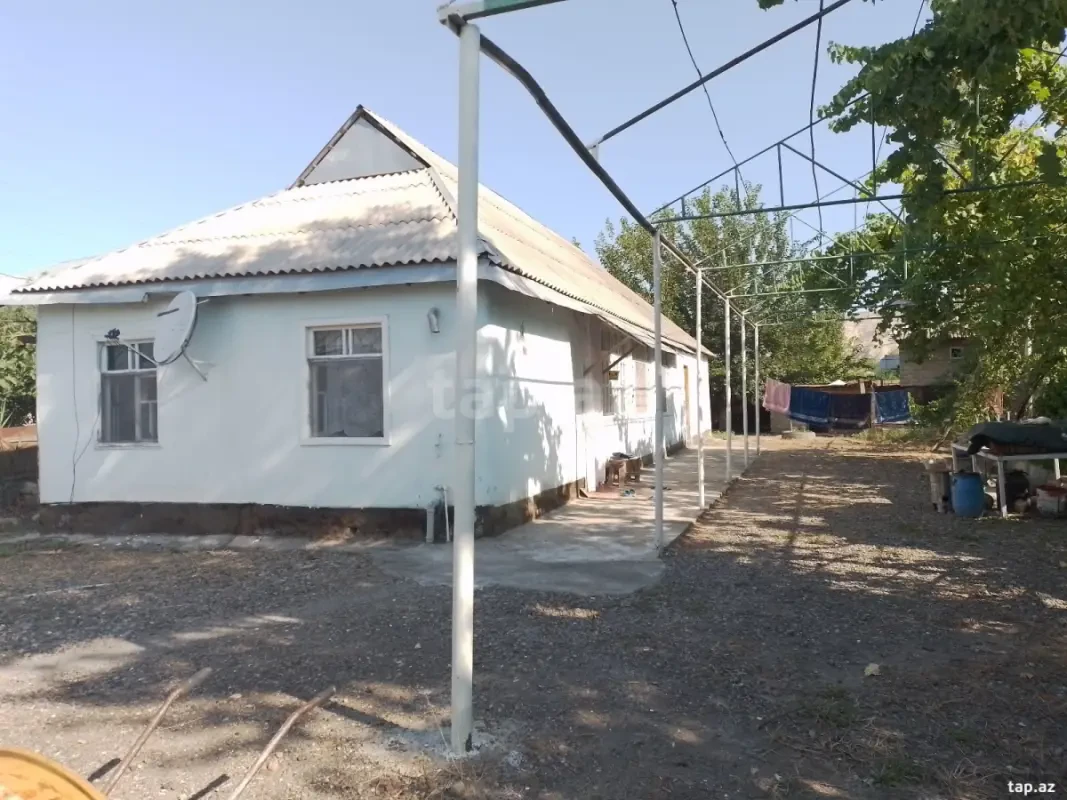 Satılır 5 otaqlı həyət evi 240 m²