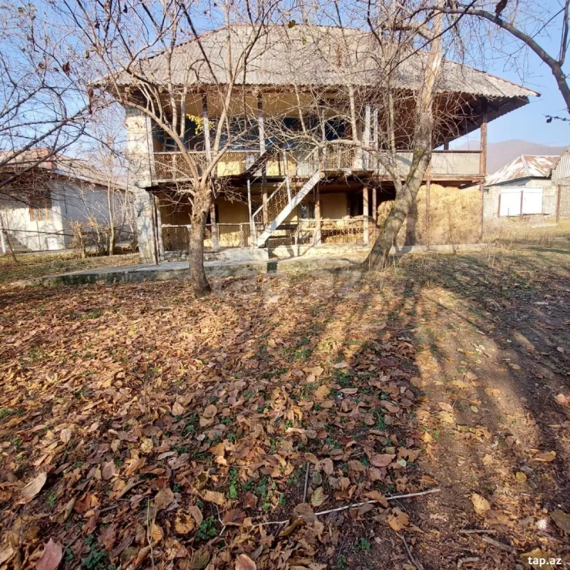 Satılır 5 otaqlı həyət evi 200 m²