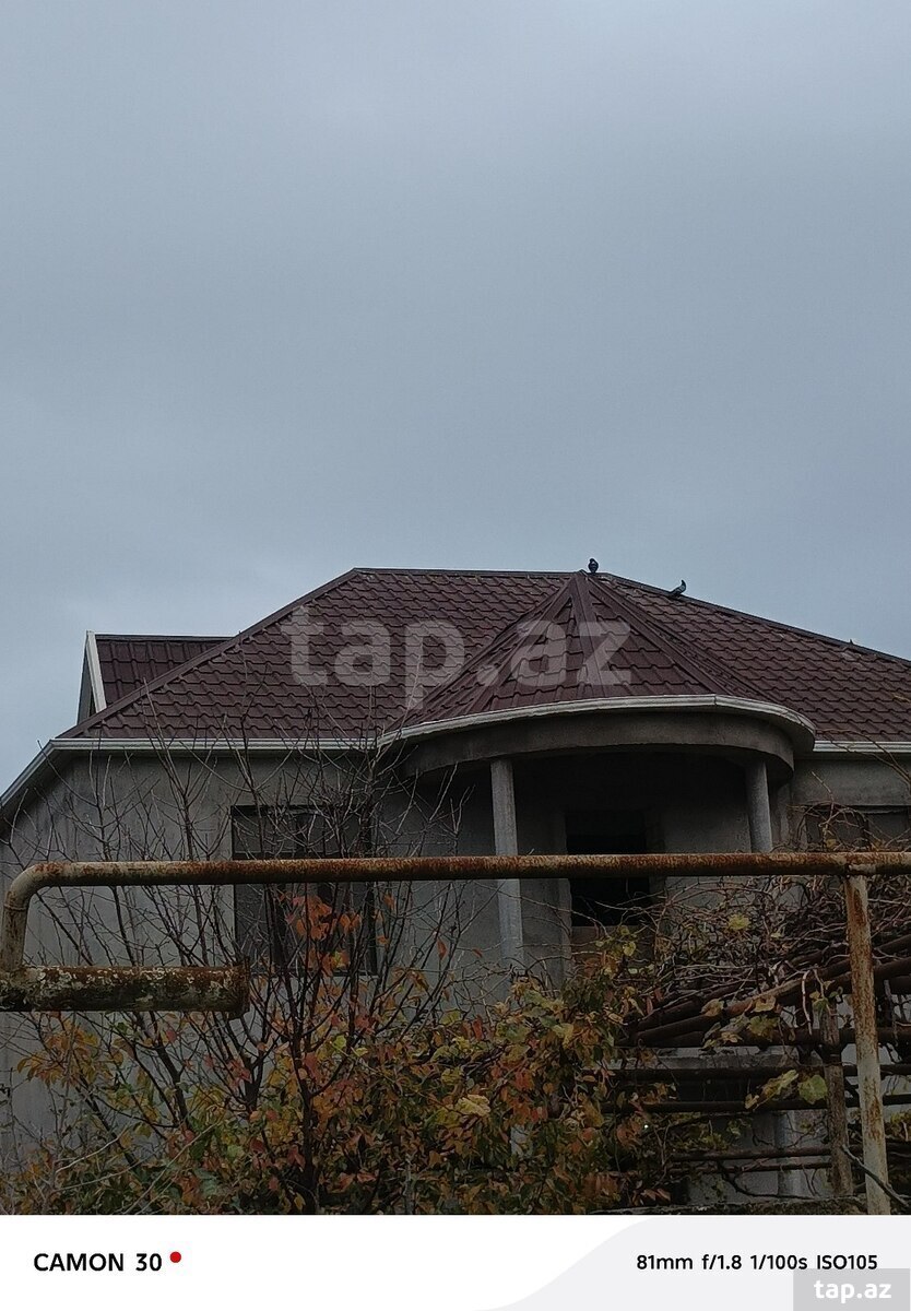 Satılır 8 otaqlı həyət evi 240 m²