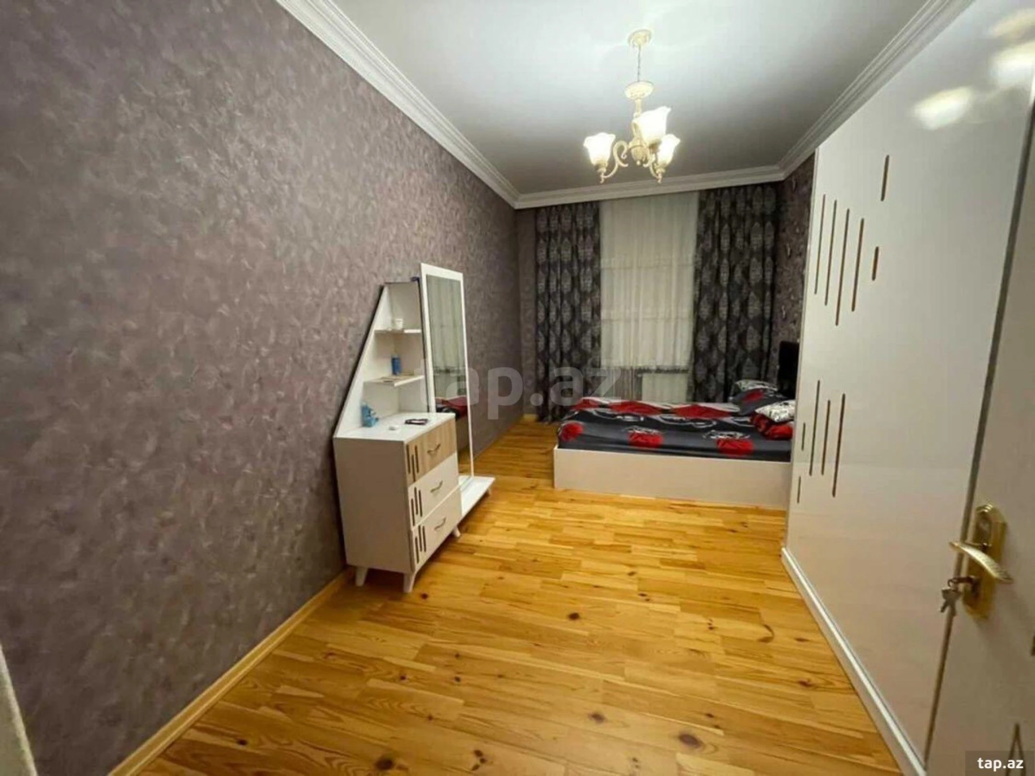 Kirayə verilir 6 otaqlı yeni tikili 240 m²