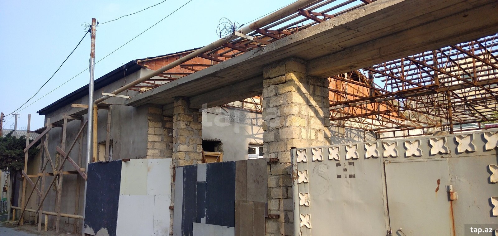 Satılır 6 otaqlı həyət evi 300 m²