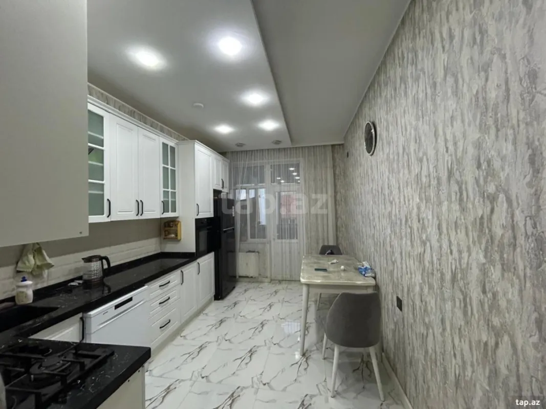 Satılır 3 otaqlı yeni tikili 135 m²