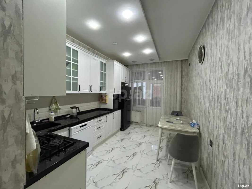 Satılır 3 otaqlı yeni tikili 135 m²