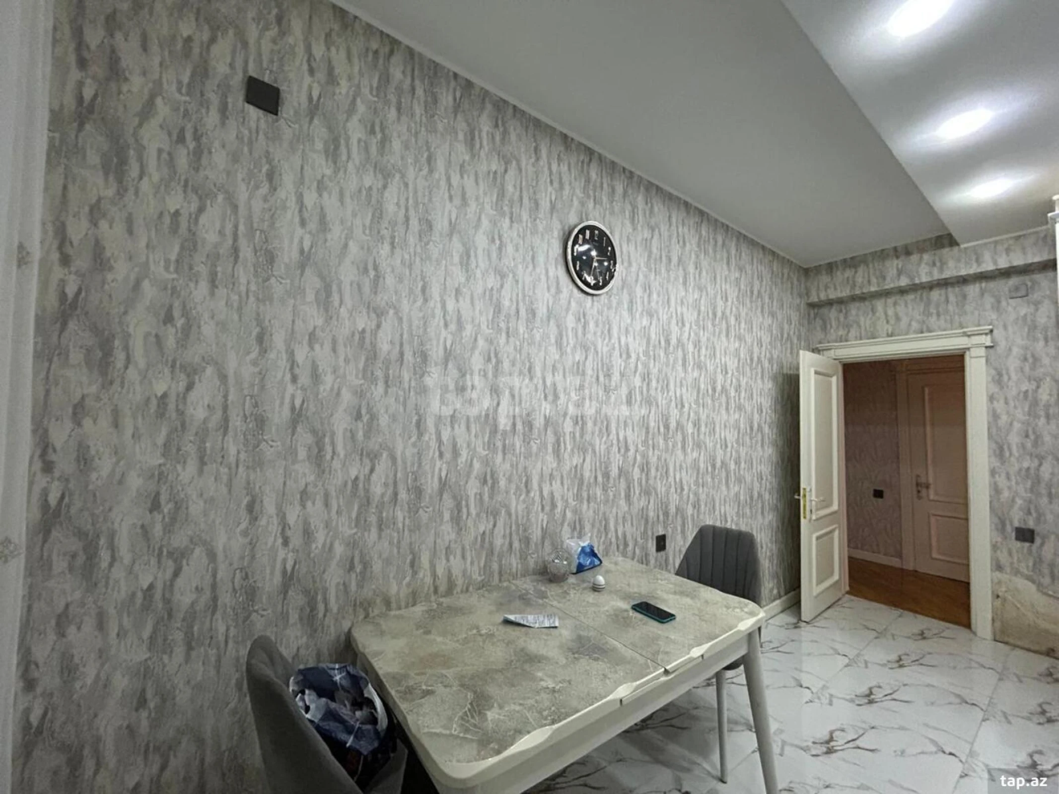 Satılır 3 otaqlı yeni tikili 135 m²