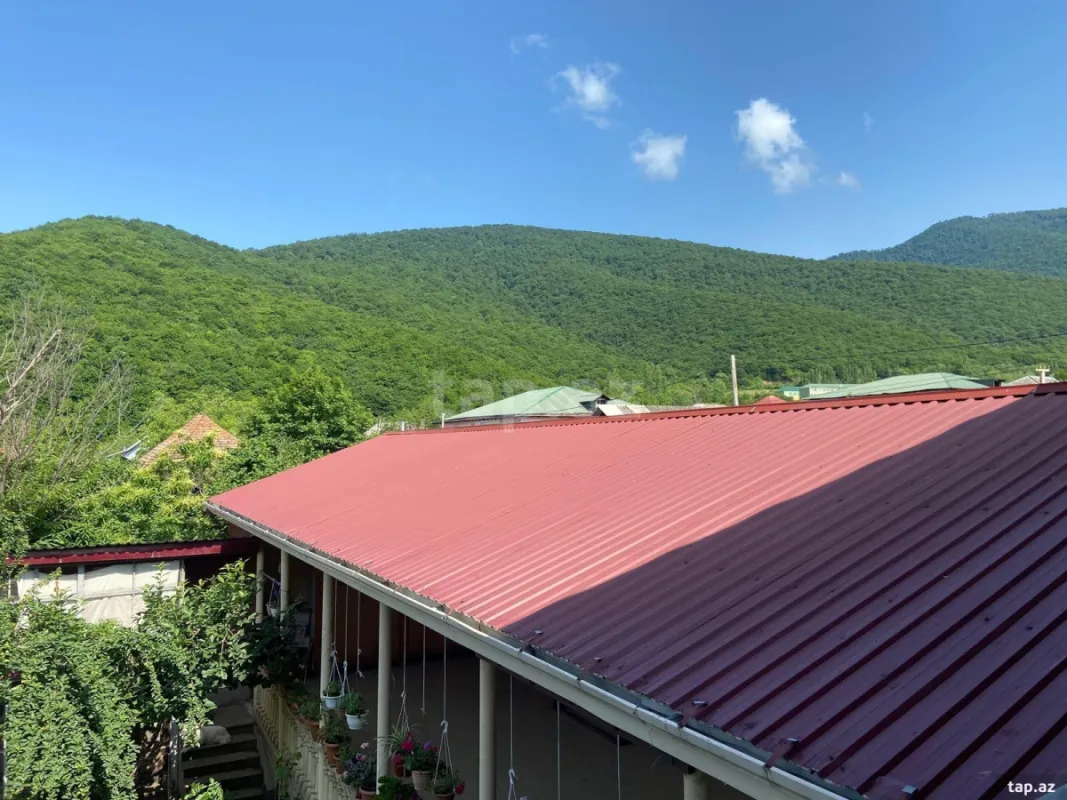 Satılır 6 otaqlı həyət evi