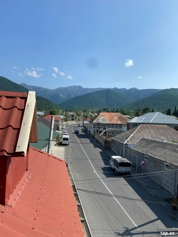 Satılır 6 otaqlı həyət evi