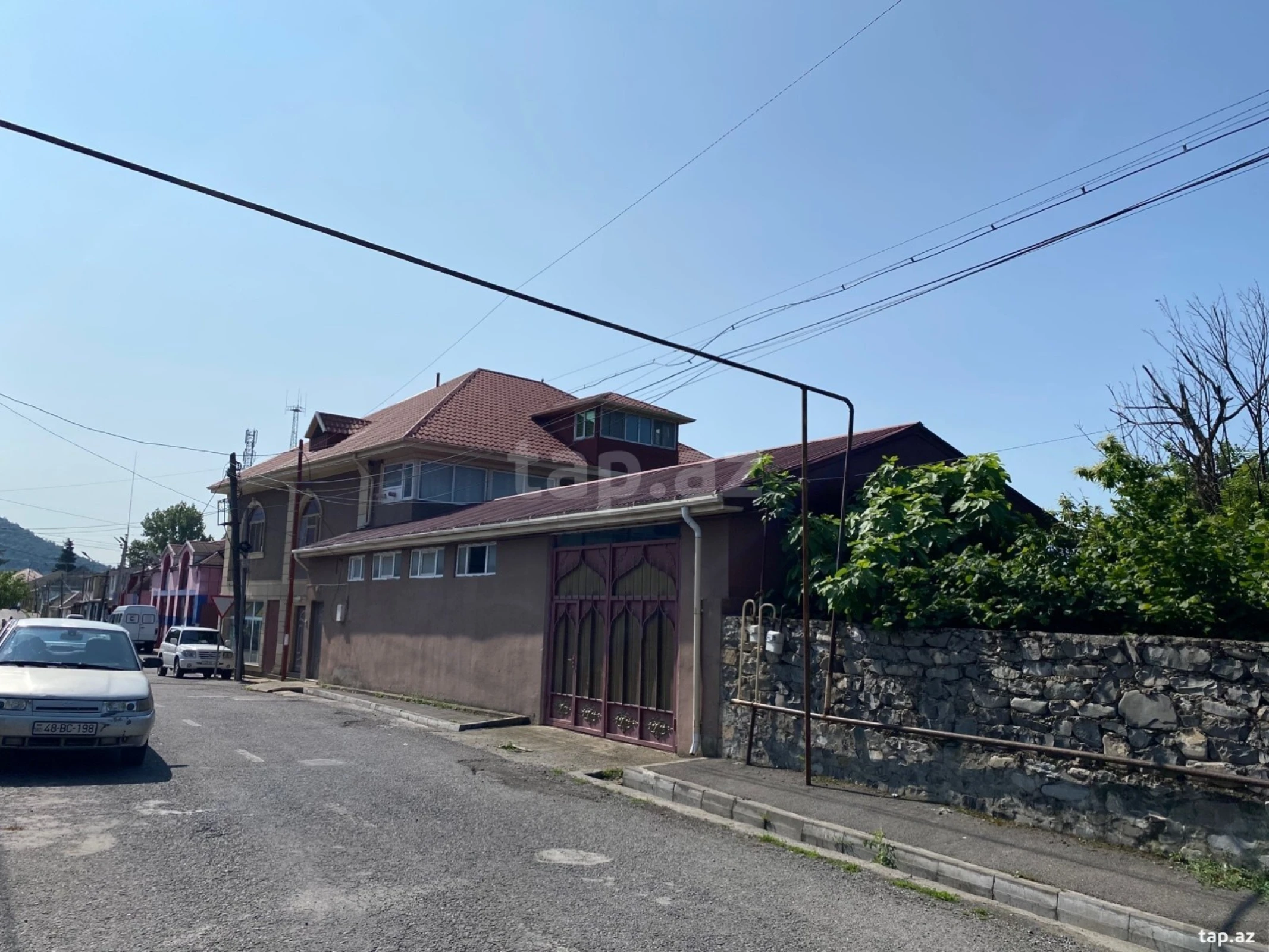 Satılır 6 otaqlı həyət evi