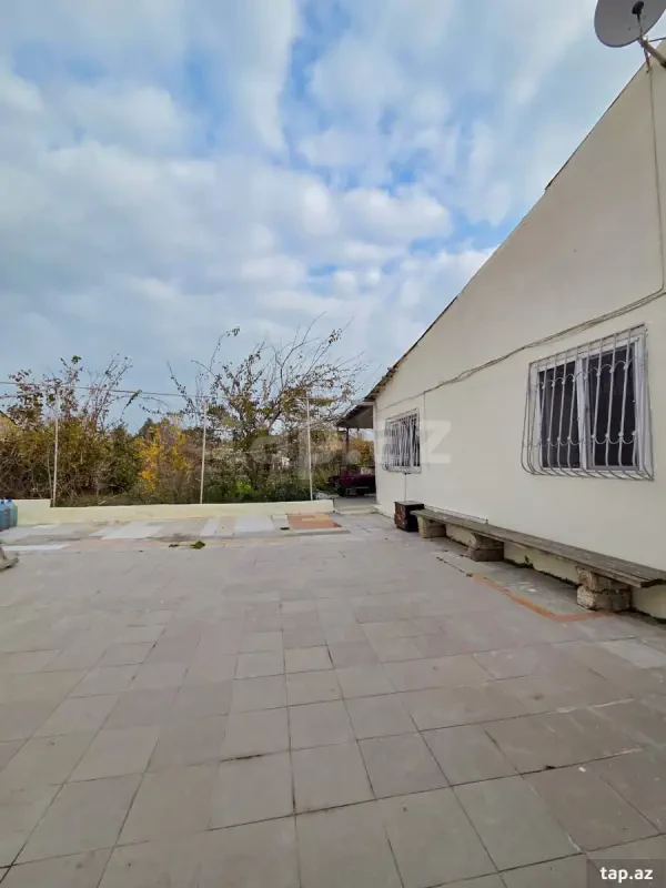Satılır 3 otaqlı həyət evi 700 m²