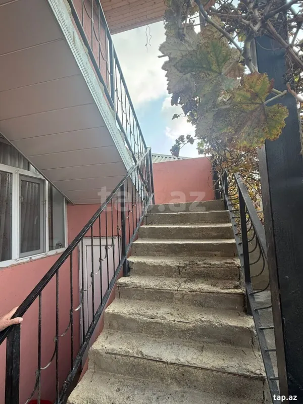Satılır 6 otaqlı həyət evi