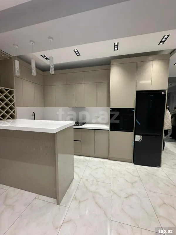 Kirayə verilir 3 otaqlı yeni tikili 115 m²