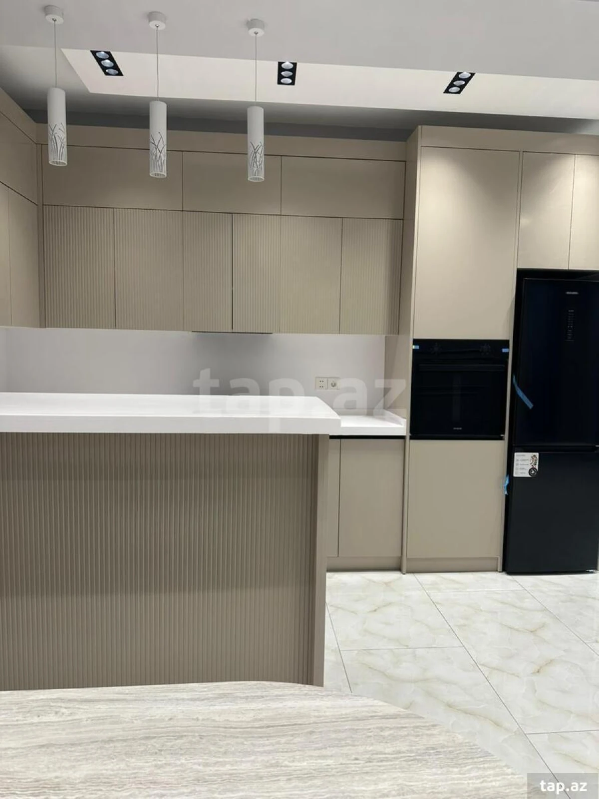 Kirayə verilir 3 otaqlı yeni tikili 115 m²