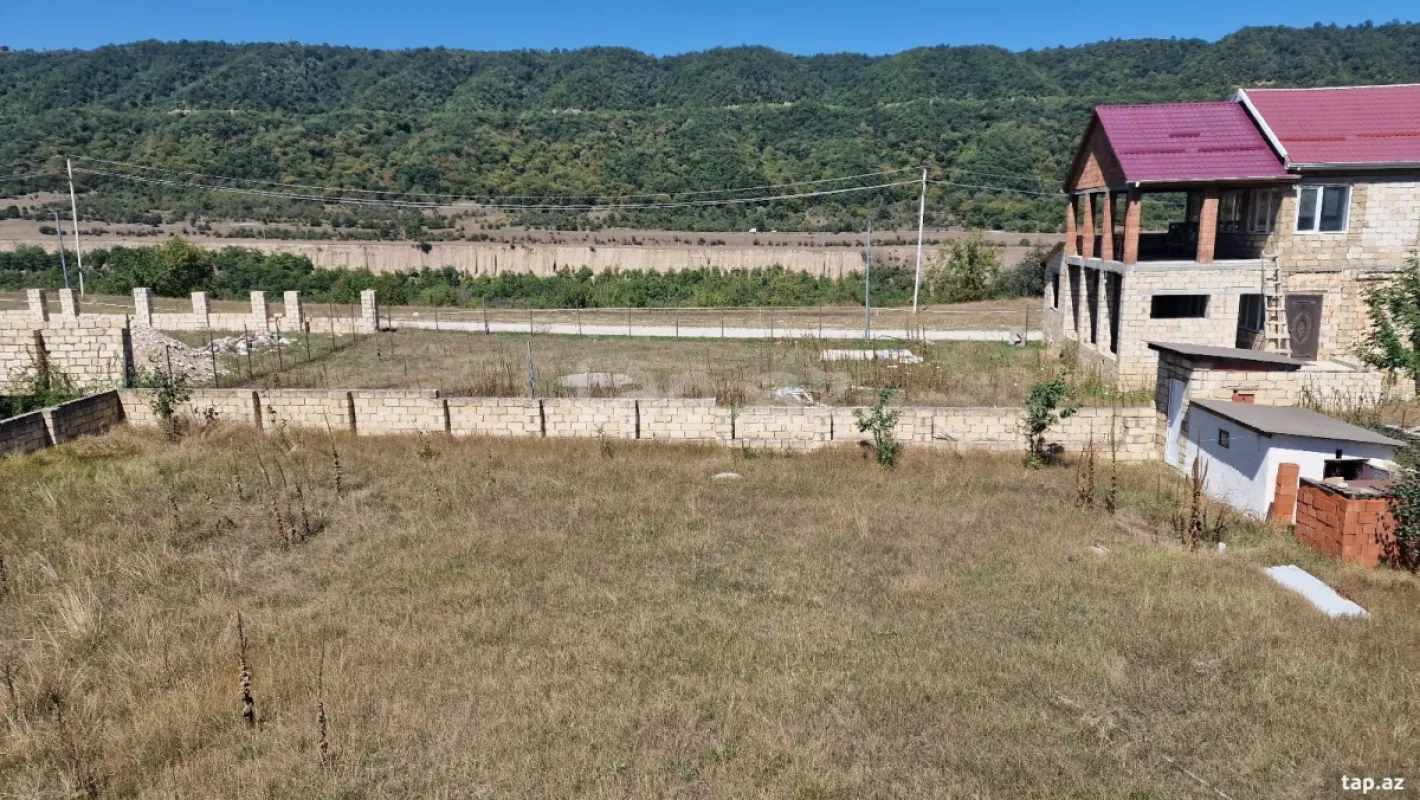 Satılır 6 otaqlı həyət evi