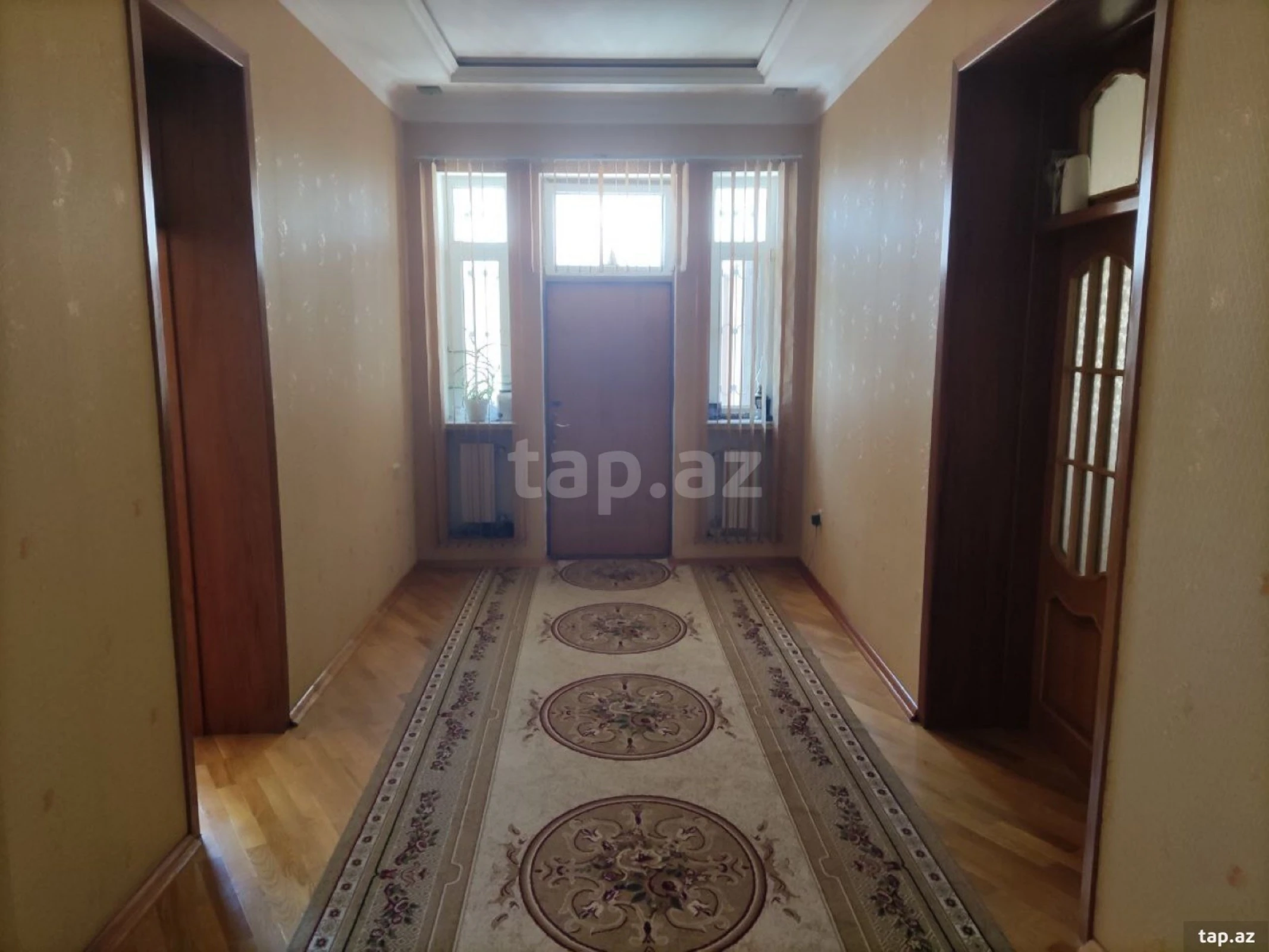 Satılır 5 otaqlı həyət evi