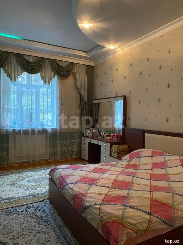 Satılır 5 otaqlı həyət evi