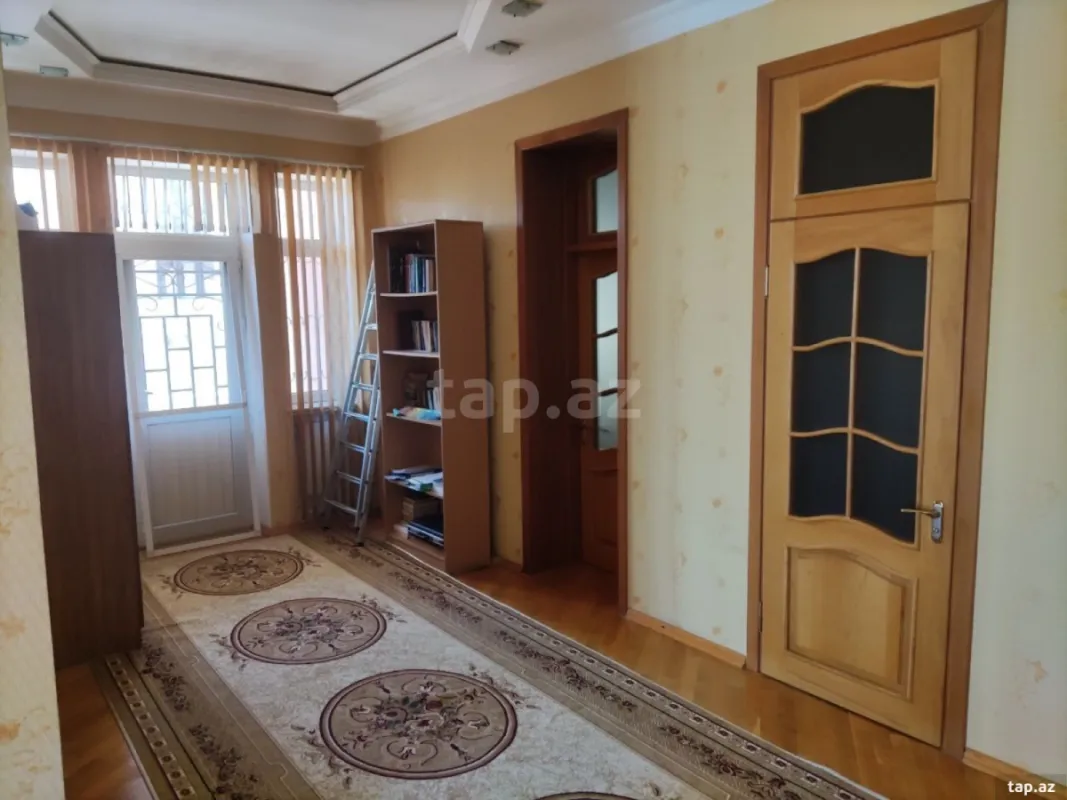 Satılır 5 otaqlı həyət evi