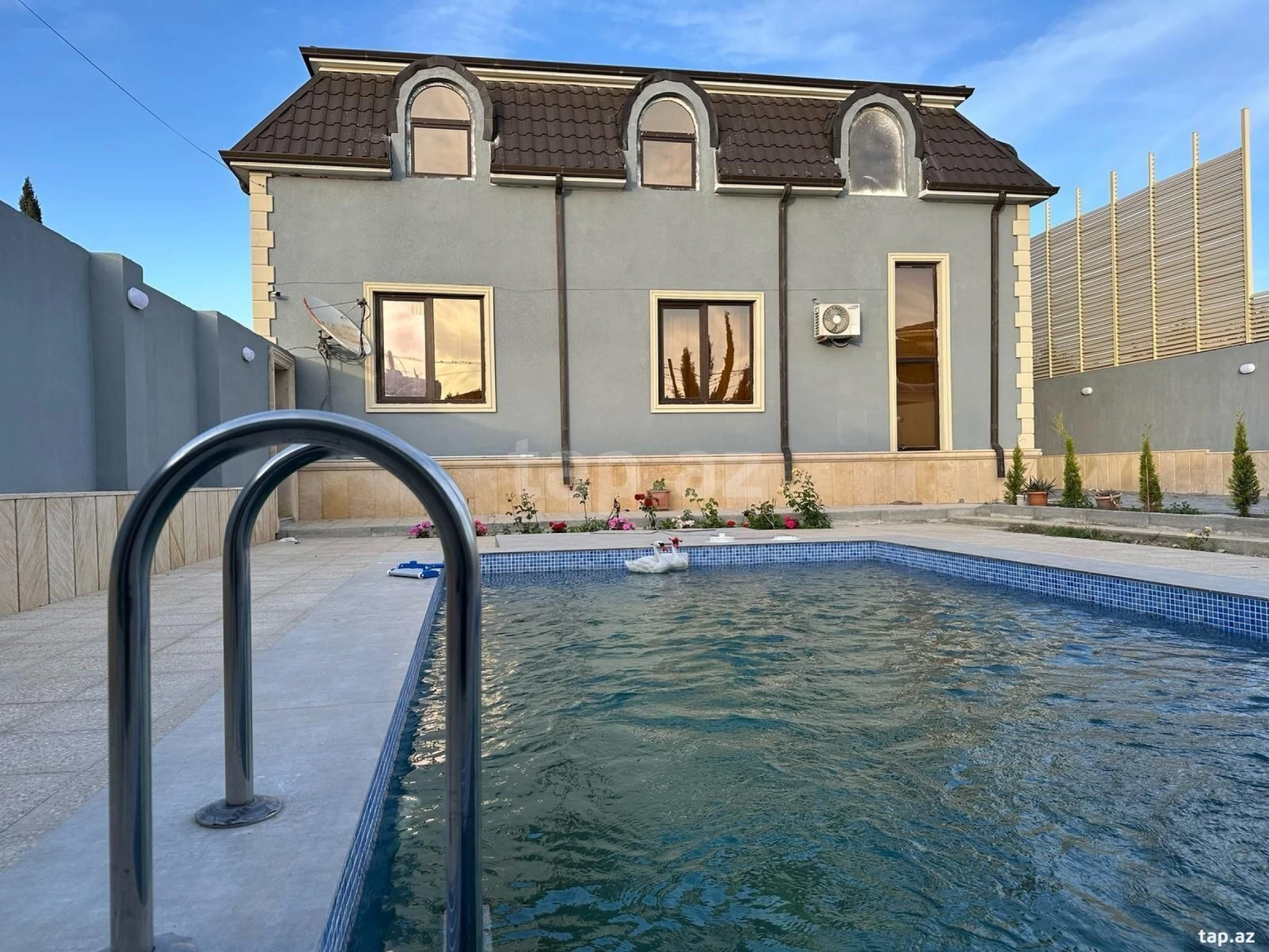 Kirayə verilir 5 otaqlı həyət evi