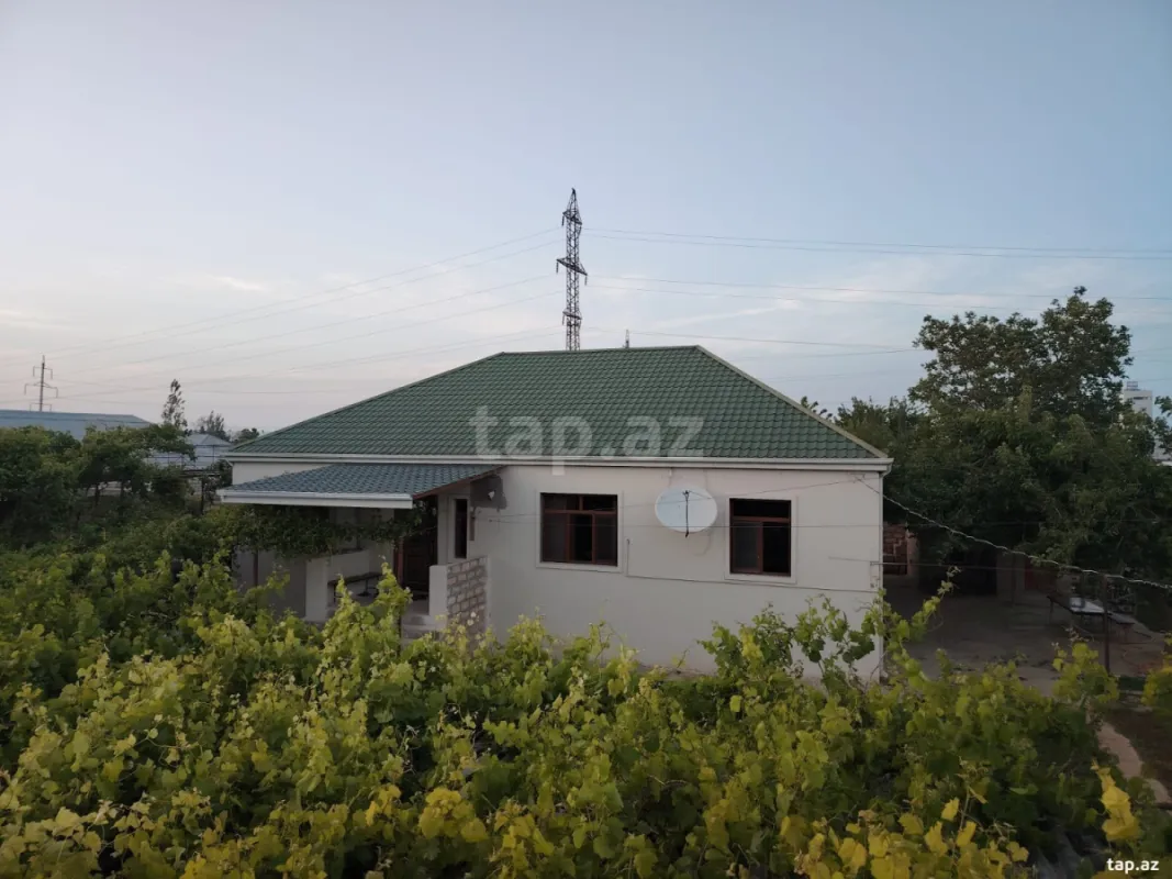 Satılır 4 otaqlı həyət evi 180 m²