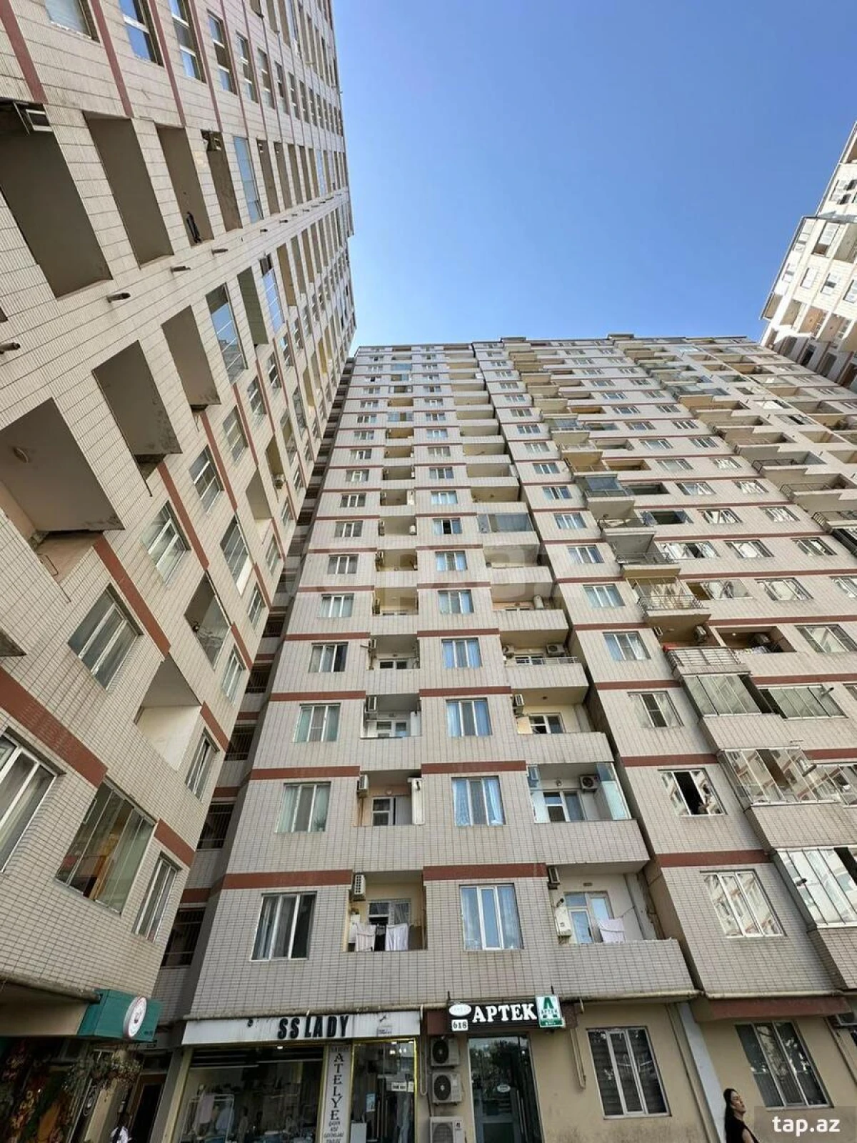 Satılır 3 otaqlı yeni tikili 123.5 m²