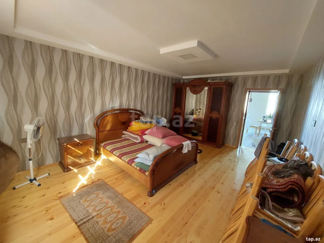 Satılır 7 otaqlı həyət evi
