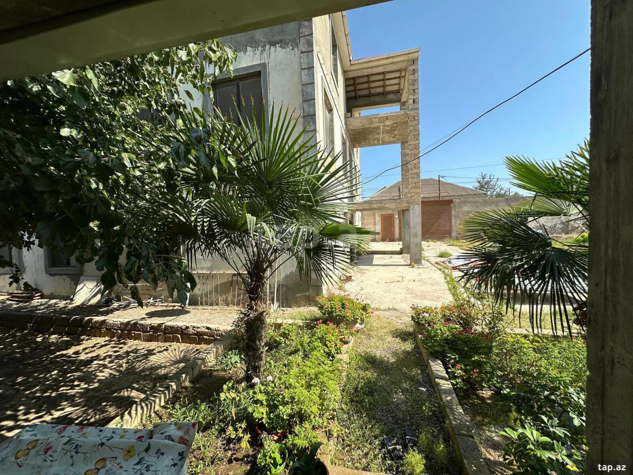 Satılır 7 otaqlı həyət evi