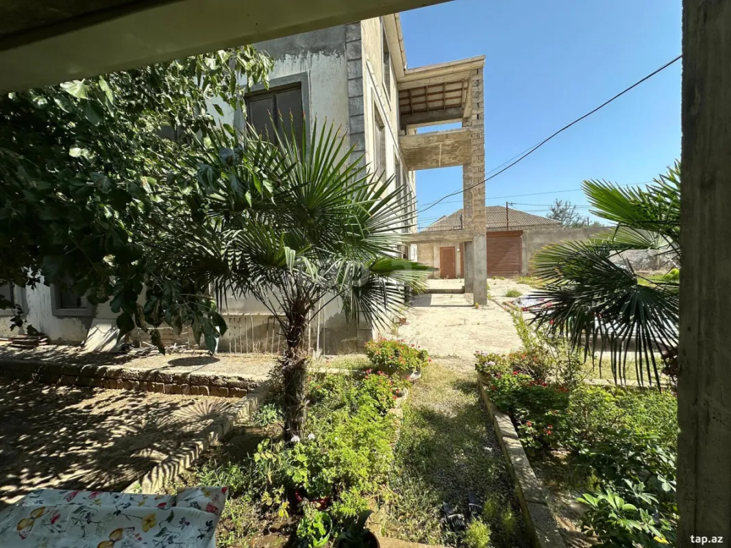 Satılır 7 otaqlı həyət evi