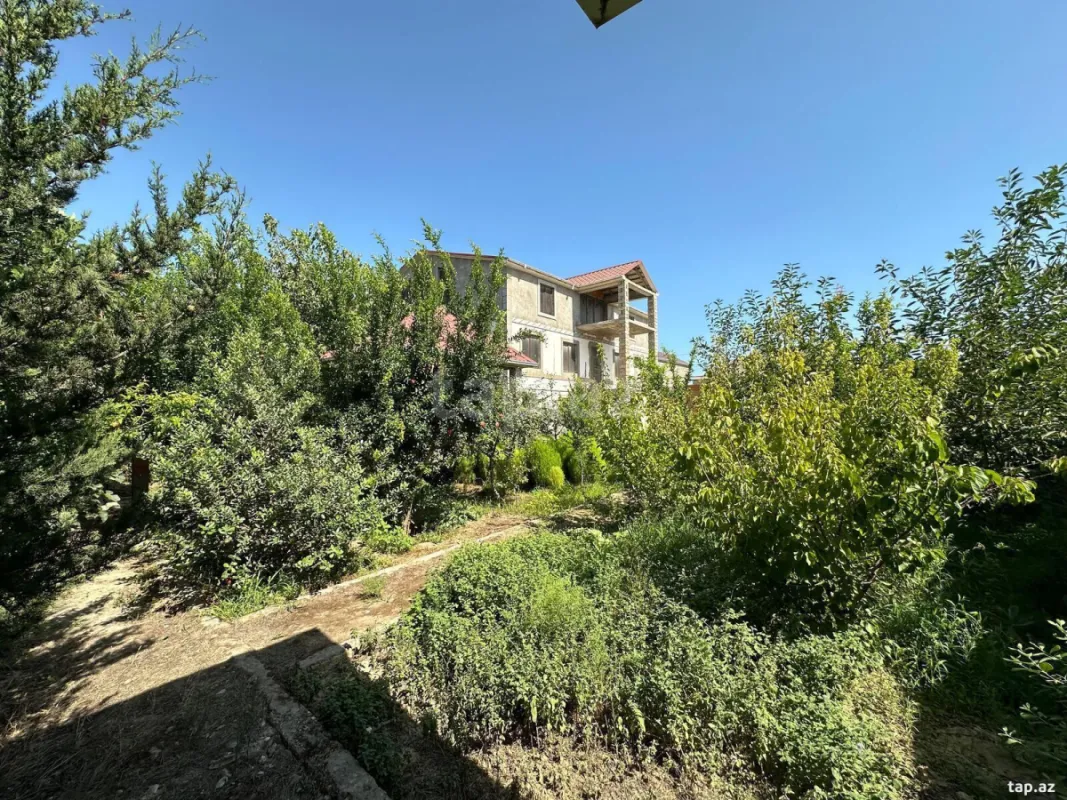Satılır 7 otaqlı həyət evi