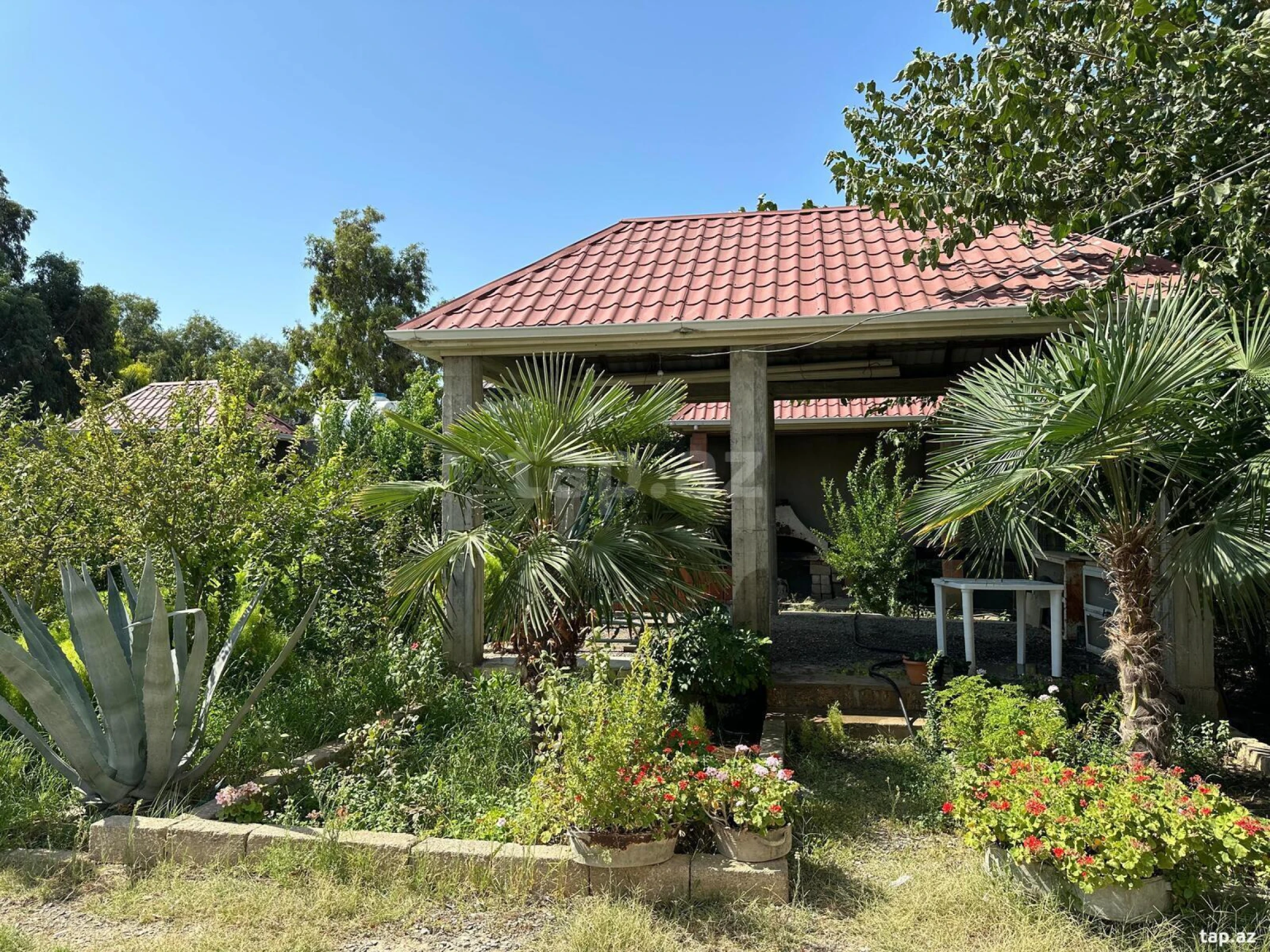 Satılır 7 otaqlı həyət evi