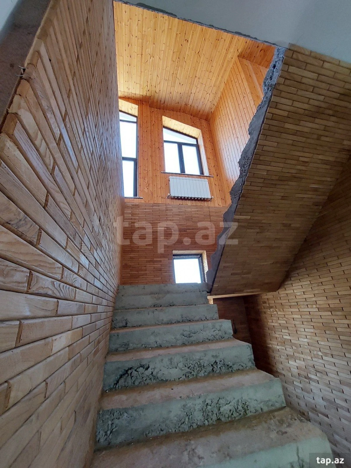 Satılır 7 otaqlı həyət evi