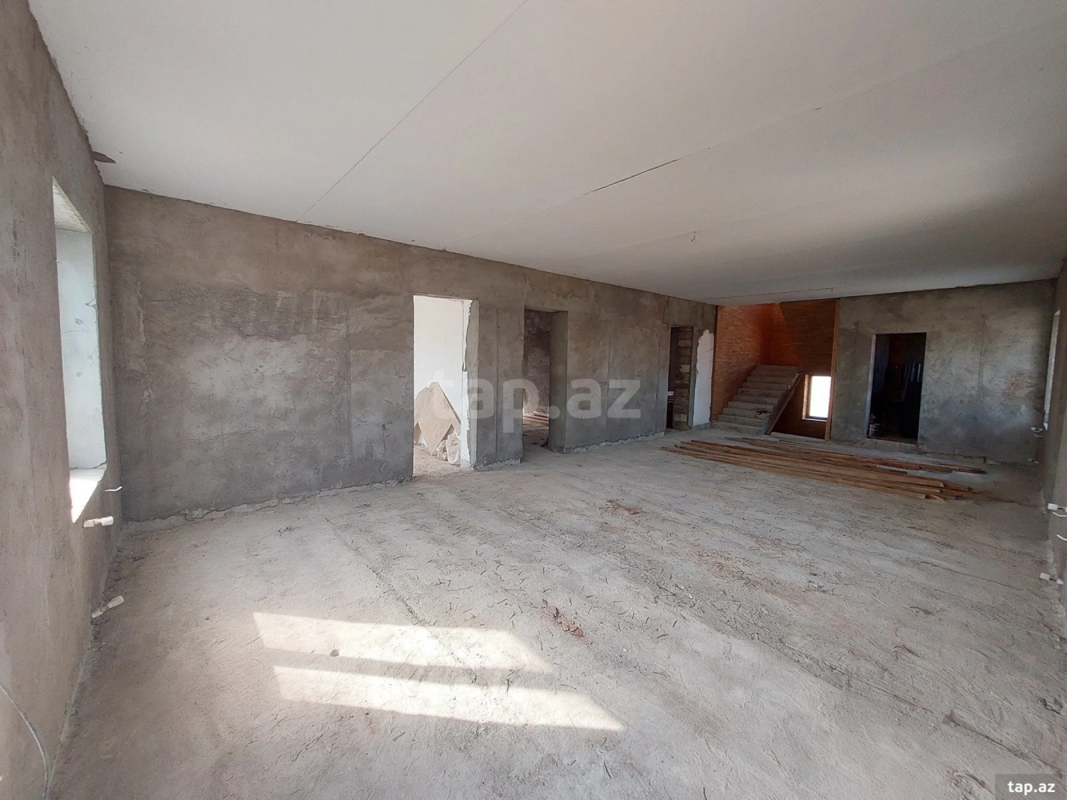 Satılır 7 otaqlı həyət evi