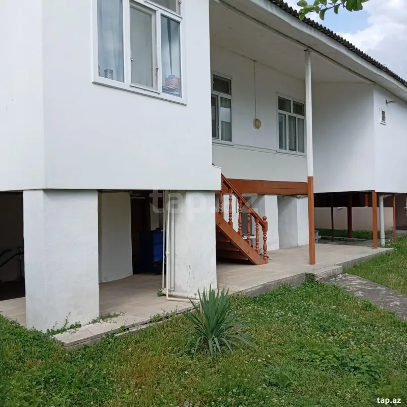 Satılır 4 otaqlı həyət evi