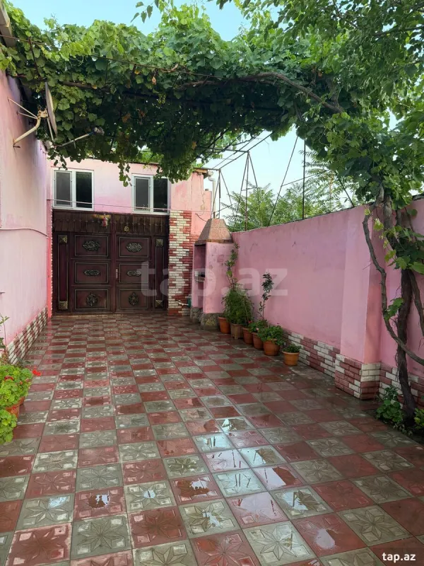 Satılır 5 otaqlı həyət evi