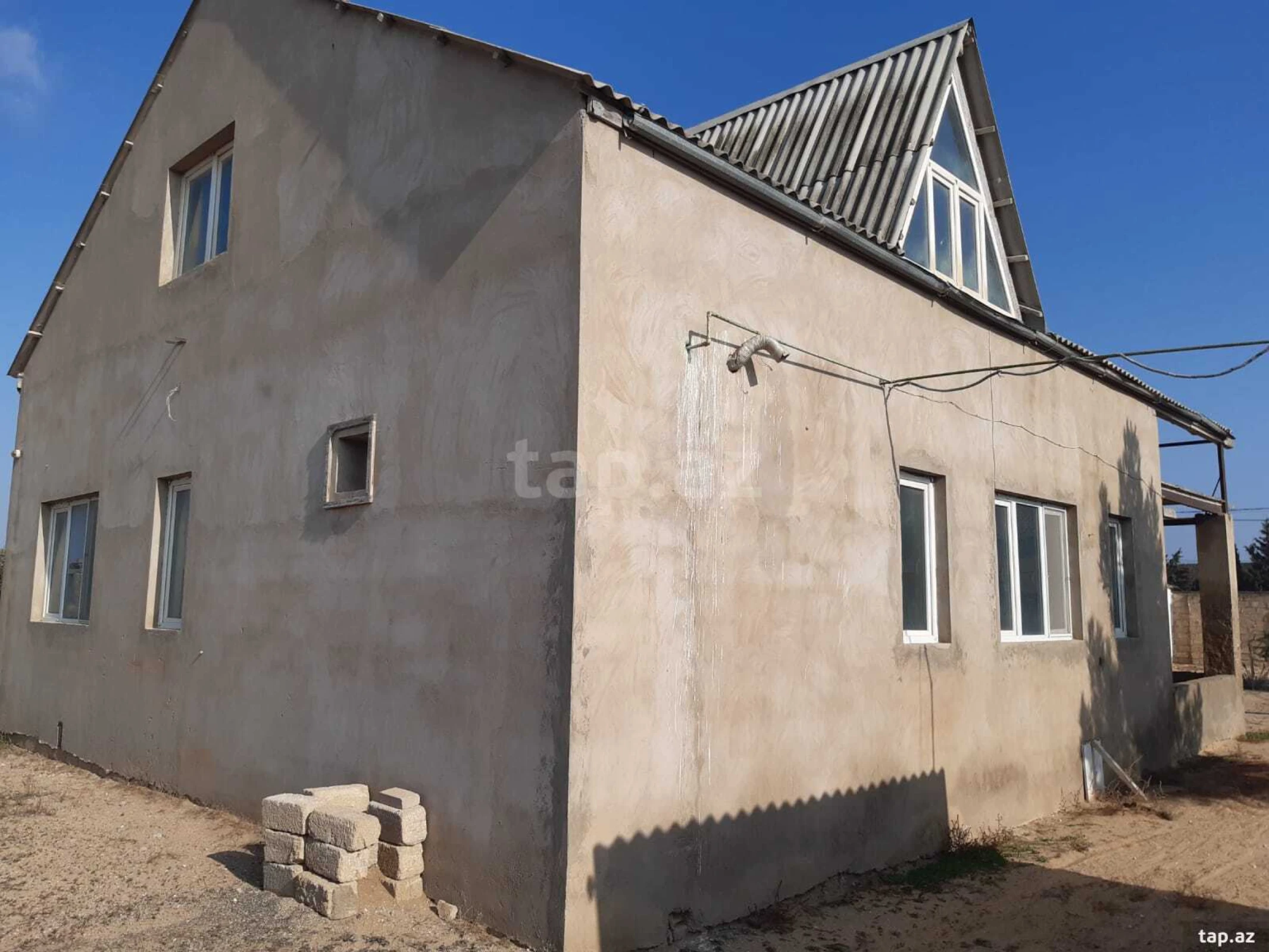 Satılır 4 otaqlı həyət evi