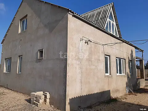 Satılır 4 otaqlı həyət evi