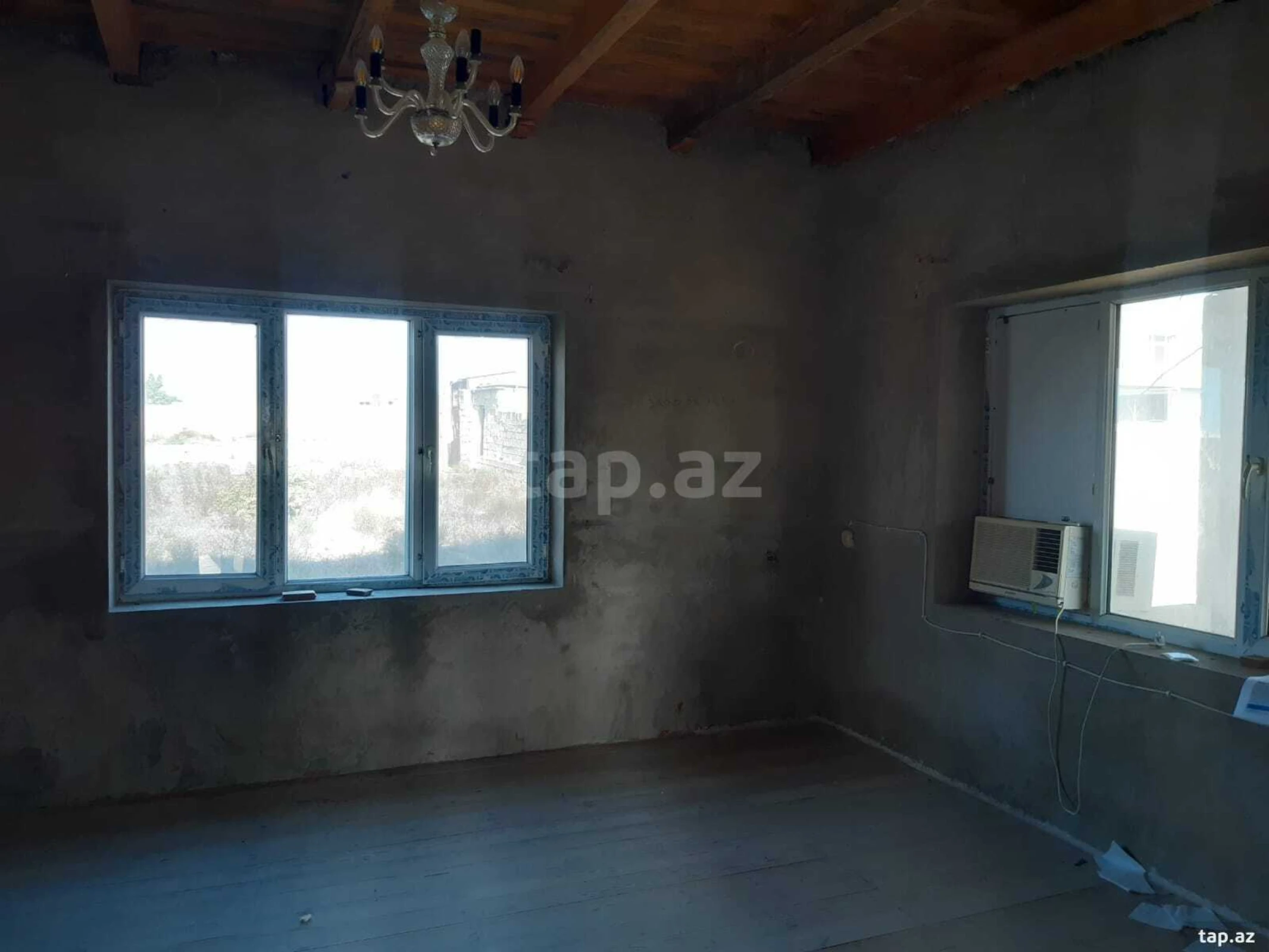 Satılır 4 otaqlı həyət evi