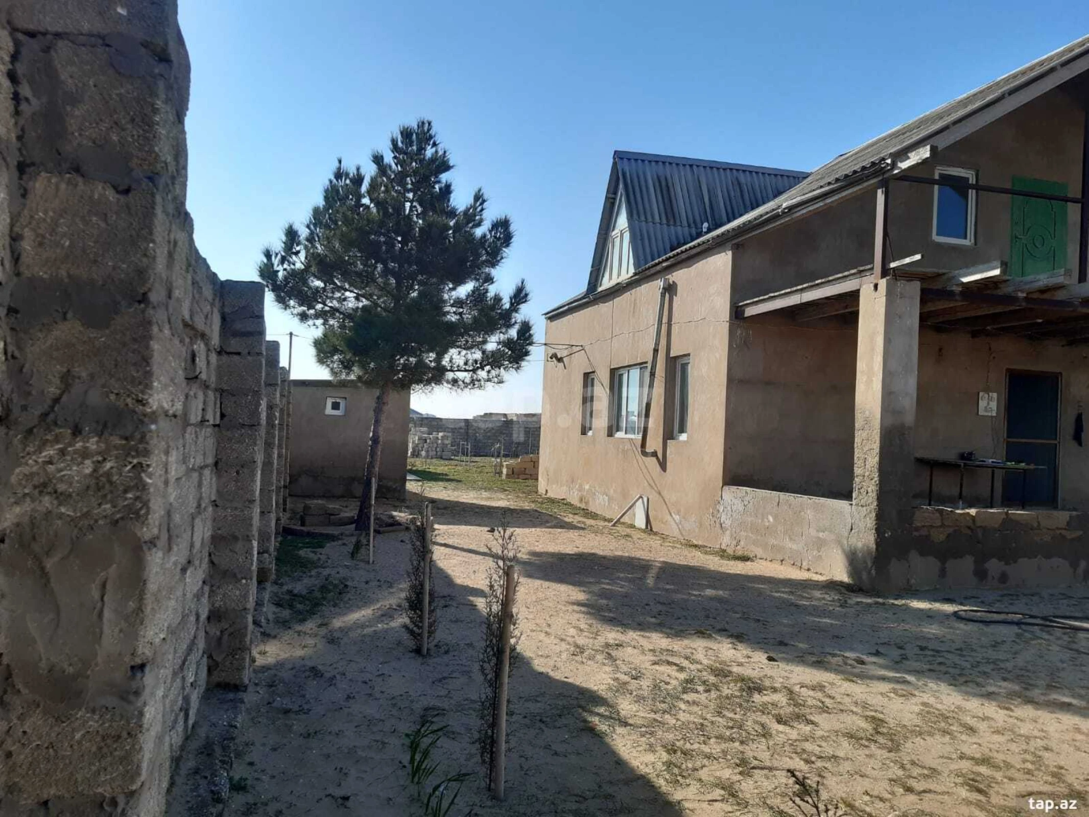 Satılır 4 otaqlı həyət evi