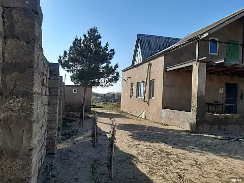 Satılır 4 otaqlı həyət evi