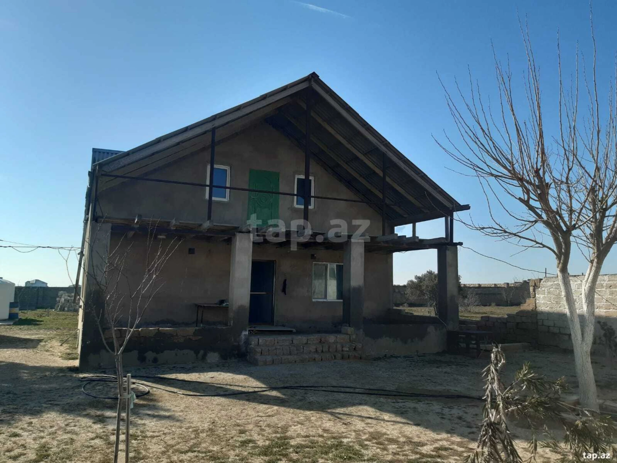 Satılır 4 otaqlı həyət evi