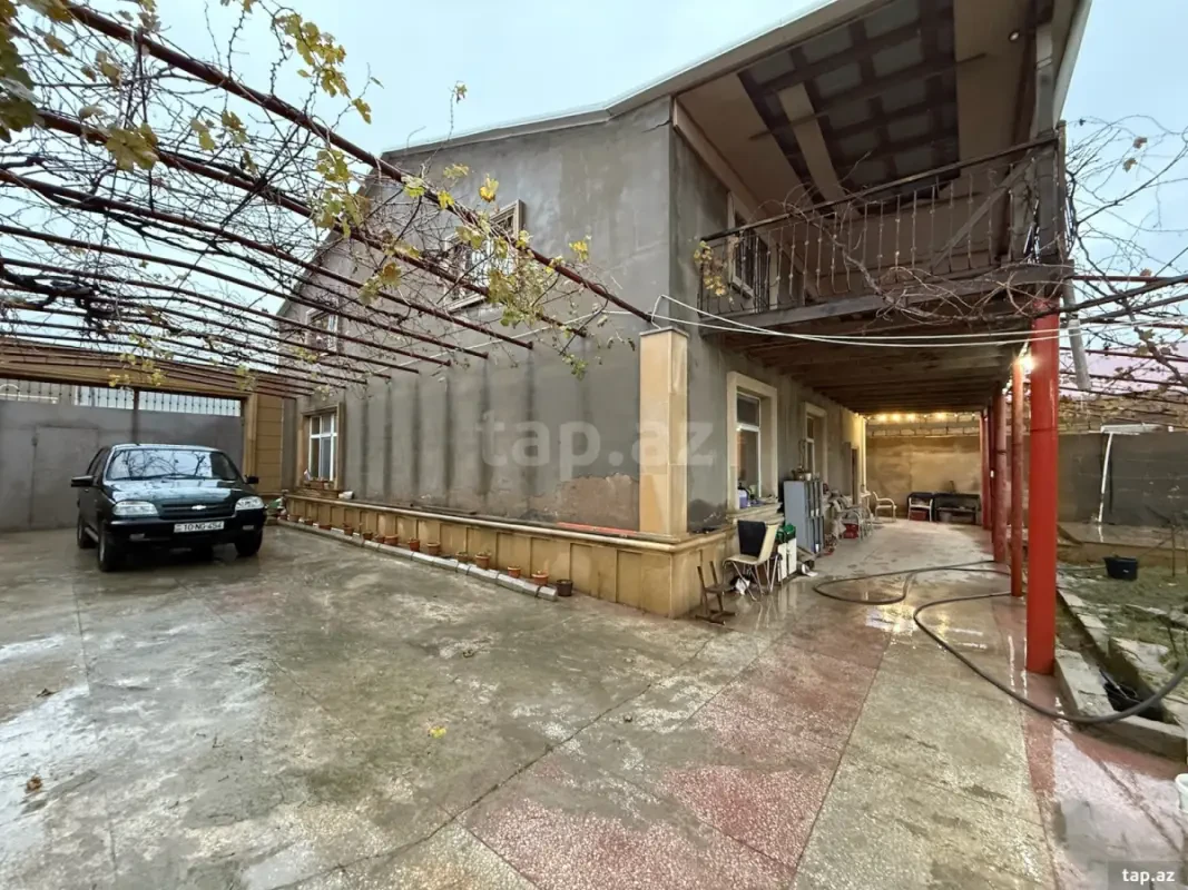 Satılır 6 otaqlı həyət evi 200 m²
