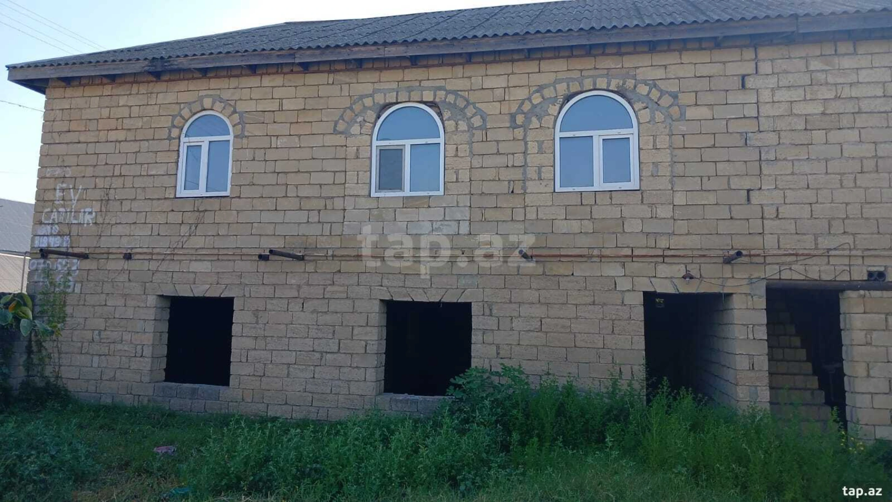 Satılır 5 otaqlı həyət evi