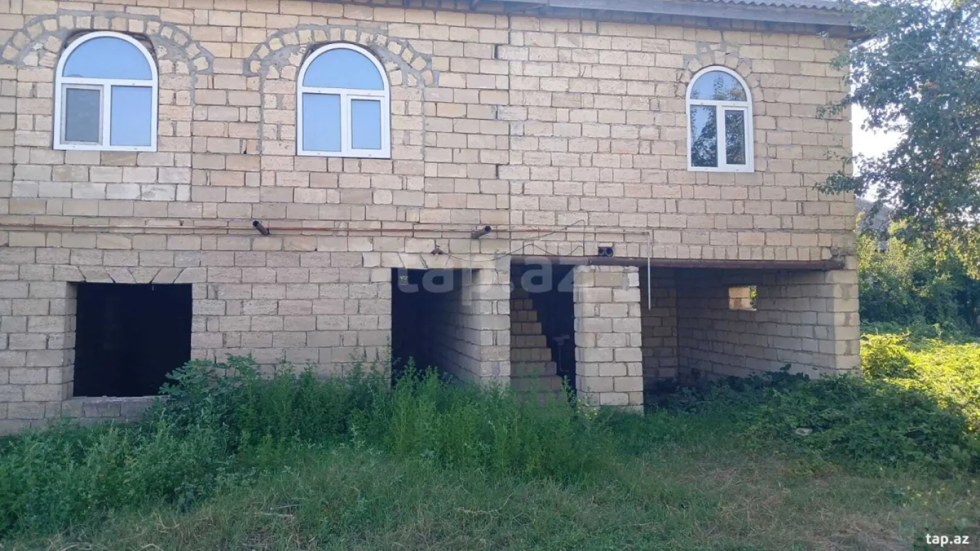 Satılır 5 otaqlı həyət evi