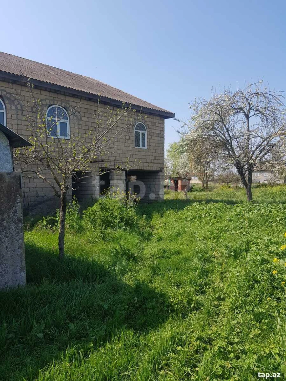 Satılır 5 otaqlı həyət evi