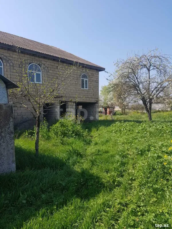 Satılır 5 otaqlı həyət evi