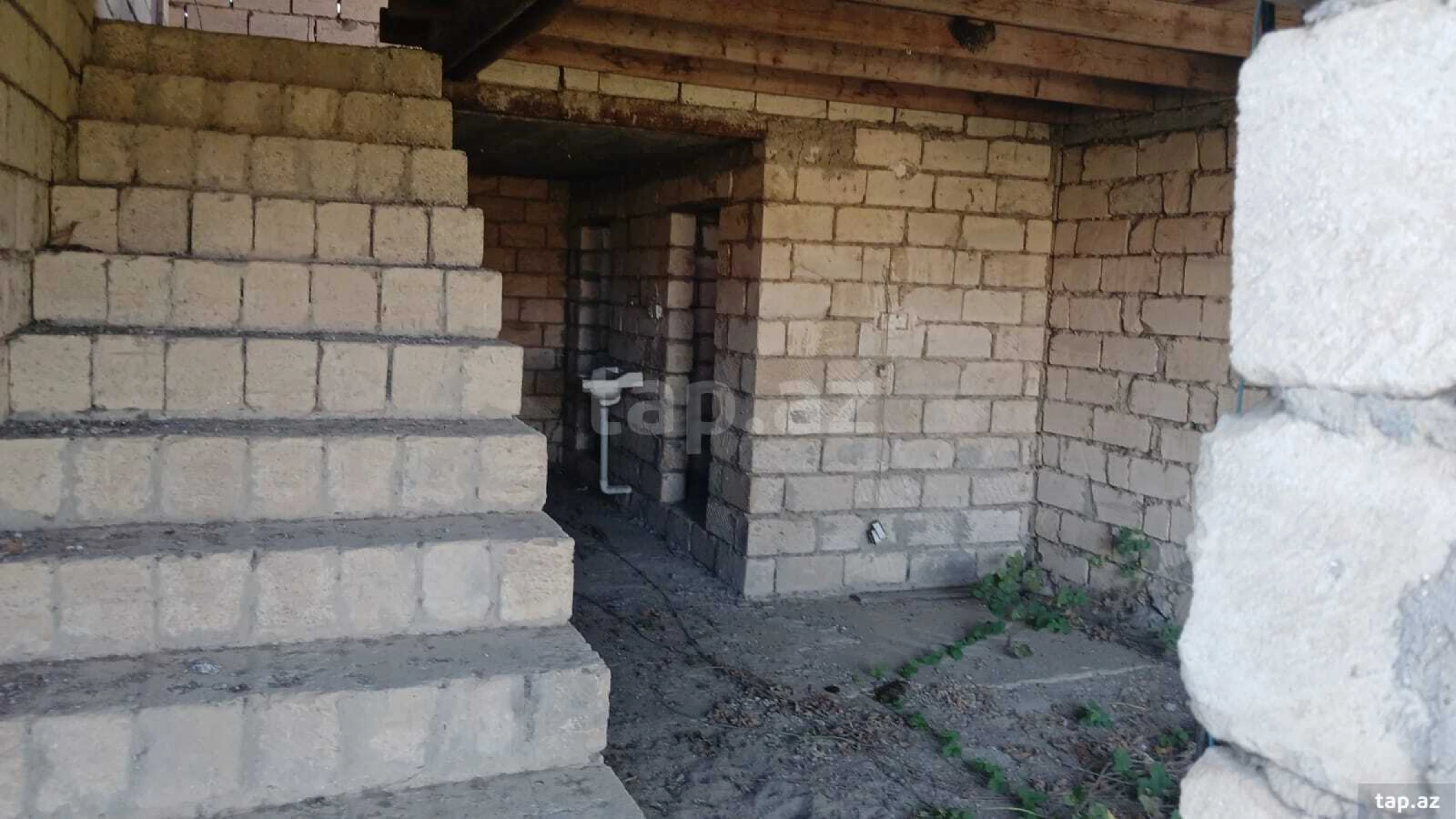 Satılır 5 otaqlı həyət evi