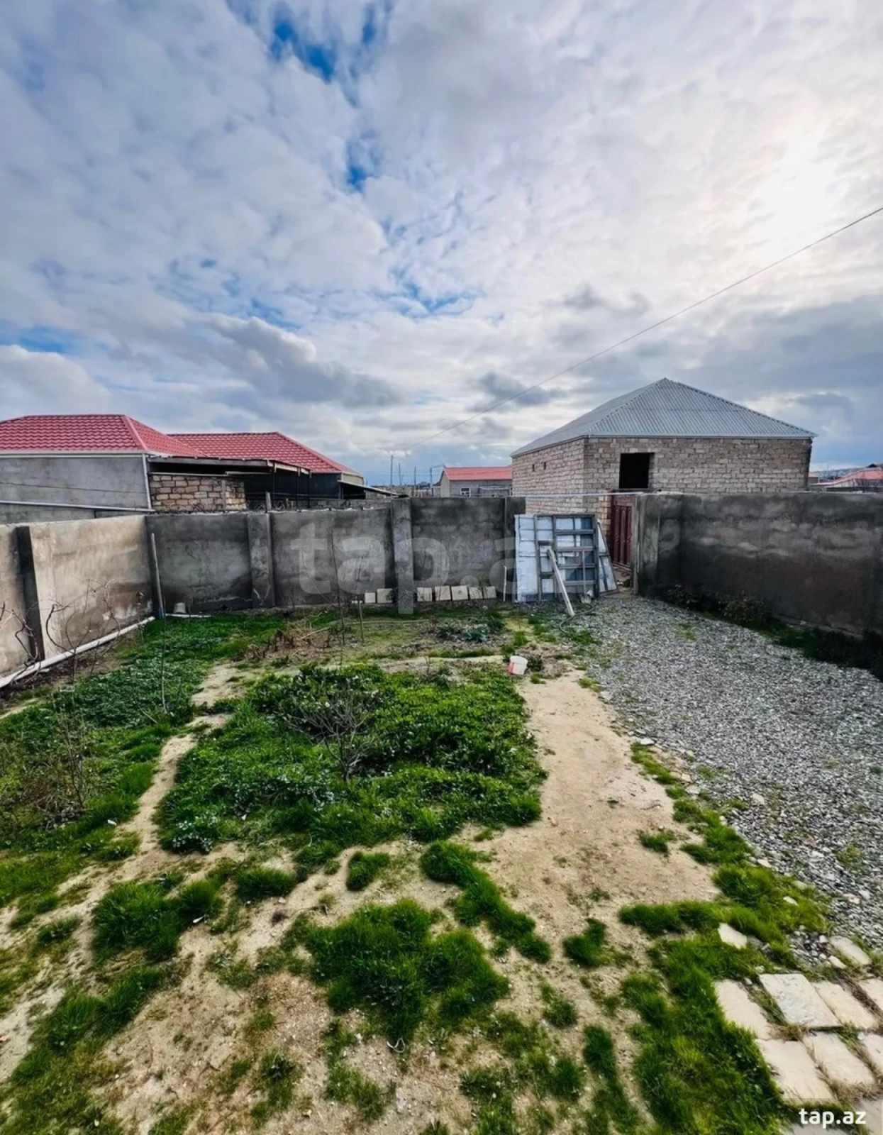 Satılır 3 otaqlı həyət evi