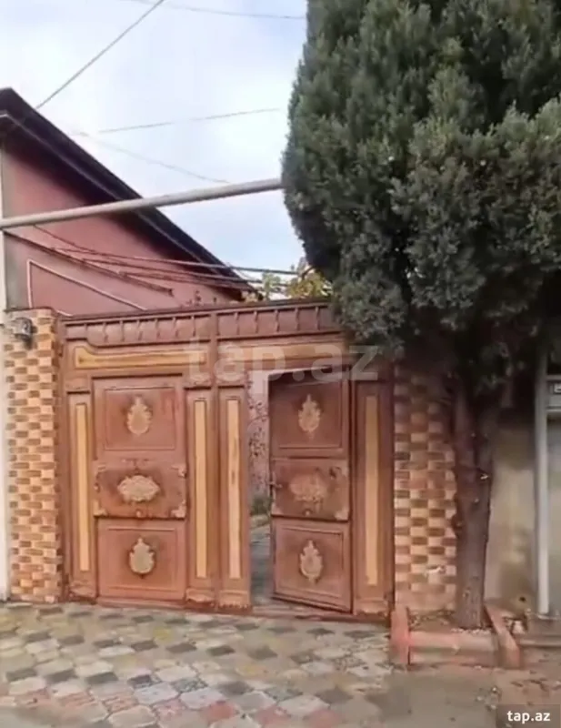 Satılır 3 otaqlı həyət evi 2600 m²