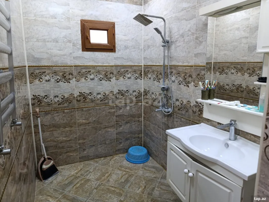 Satılır 3 otaqlı həyət evi 2600 m²