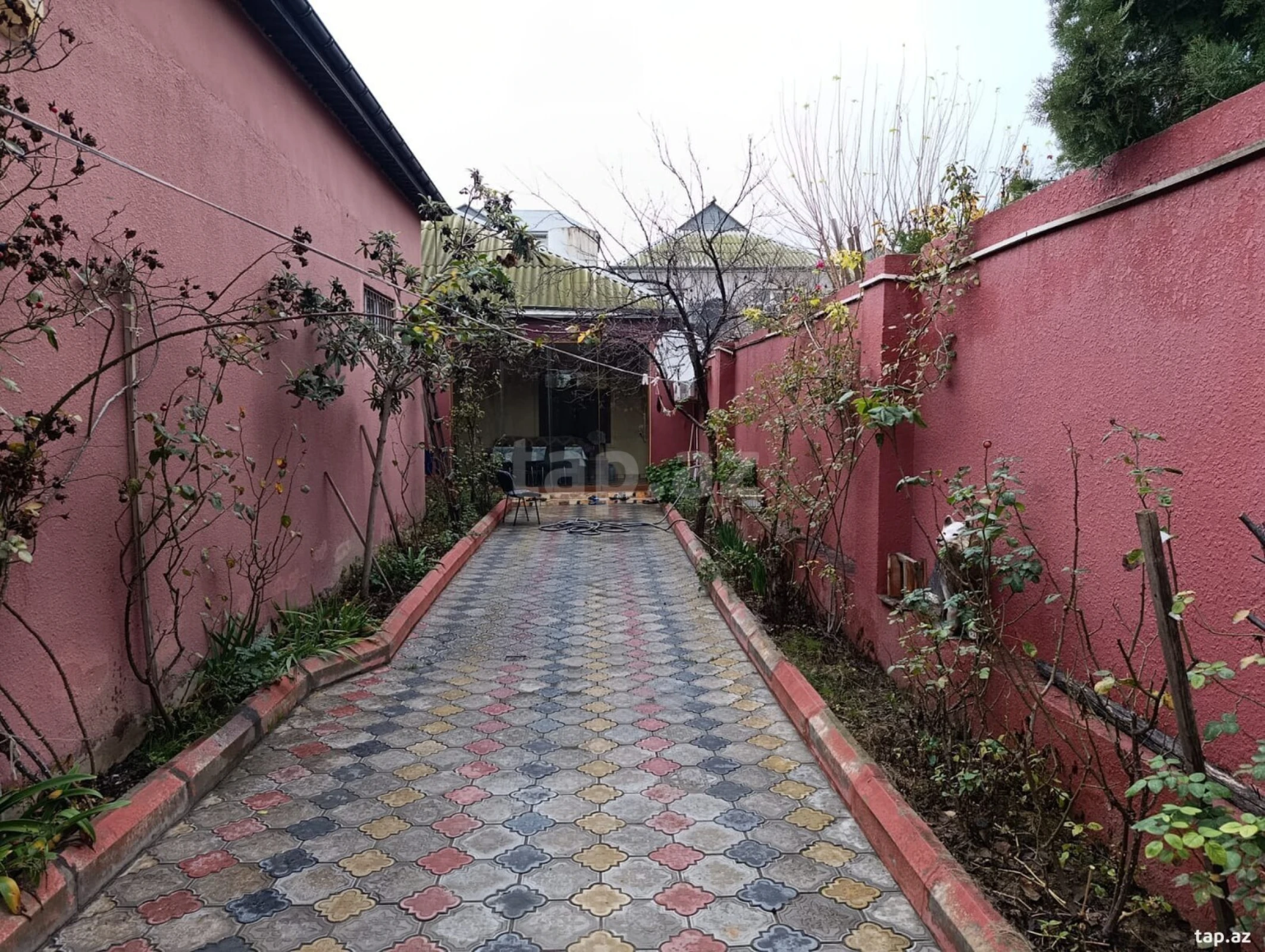 Satılır 3 otaqlı həyət evi 2600 m²