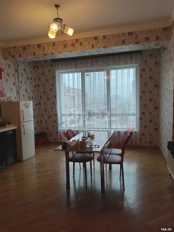 Satılır 3 otaqlı yeni tikili 130 m²