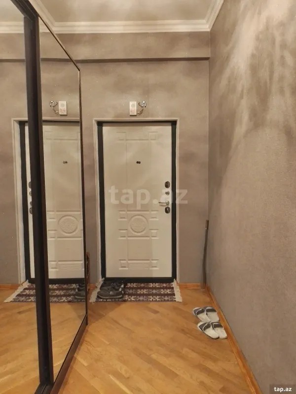 Satılır 3 otaqlı yeni tikili 130 m²