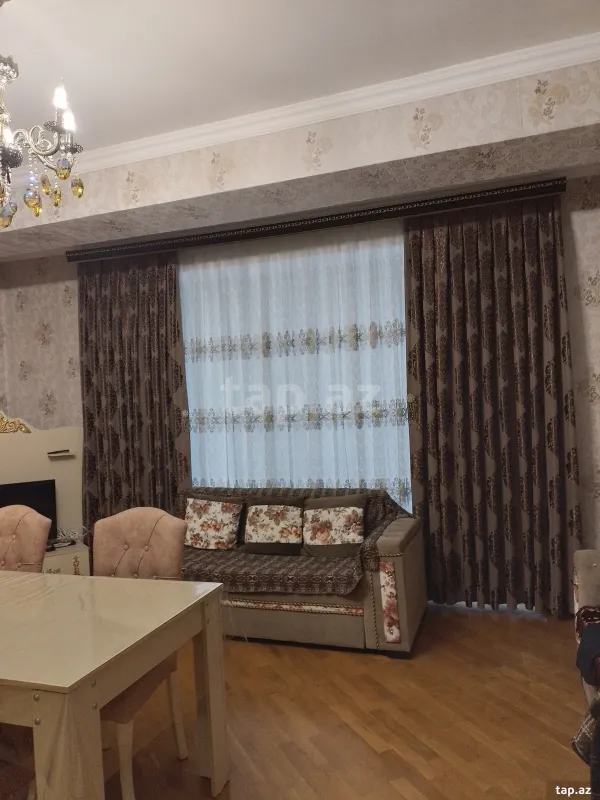 Satılır 3 otaqlı yeni tikili 130 m²